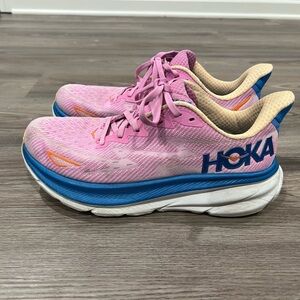 Hoka Women's Clifton 9 in Cyclamen/Sweet Lilac Colorway